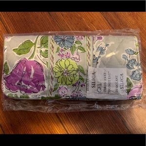 Vera Bradley Gallery wallet